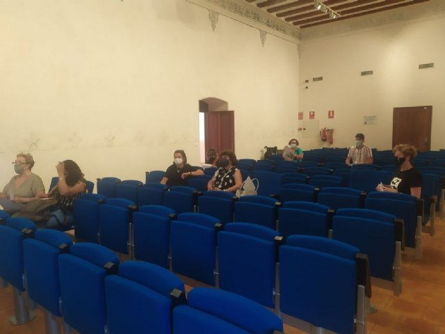 Farmacia Muñoz Torres y Ángeles Caballero ganan los concursos de Decoración de Comercios y Balcones en el concurso de las Fiestas de Primavera 2021