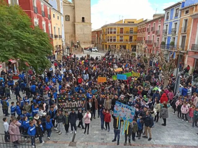 Los centros escolares de Mula y pedanías marchan por la paz