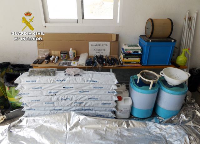 La Guardia Civil desmantela un activo punto de cultivo intensivo y procesamiento de marihuana