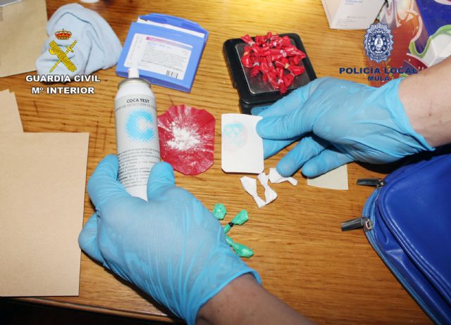 La Guardia Civil y la Policía Local de Mula erradican un activo punto de venta de cocaína y detienen a tres personas