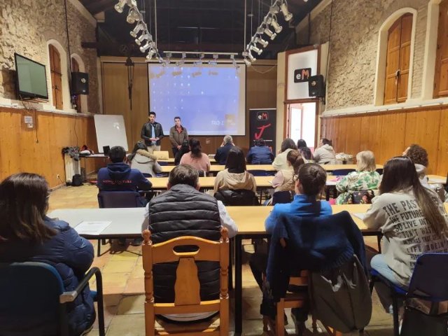 Las acciones formativas de la Concejalía de Juventud y Asociacionismo arrancan con gran éxito