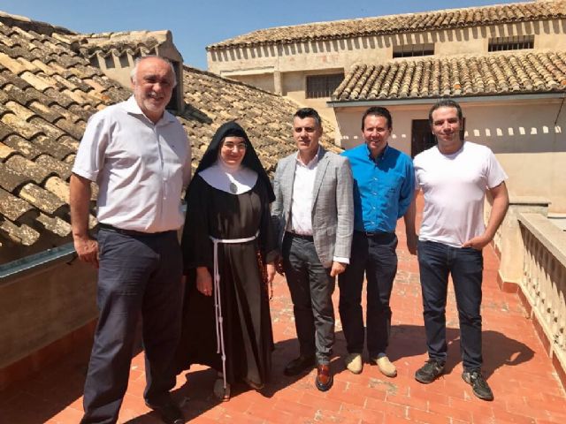 El director general de Bienes Culturales visita el Monasterio de la Encarnación de Mula para conocer el estado del claustro
