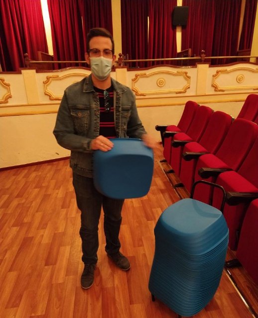 Alzadores infantiles para las butacas del cine del teatro Lope de Vega