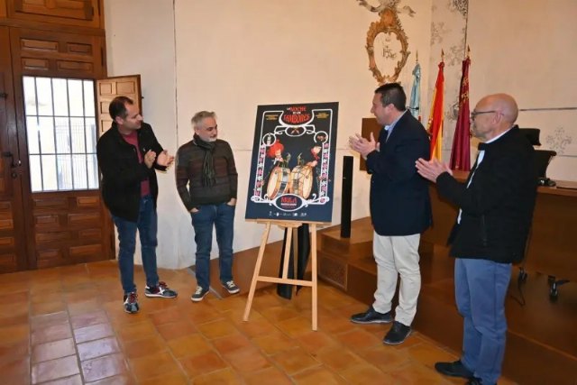 El artista Juan Álvarez realiza el cartel de la Noche de los Tambores 2023