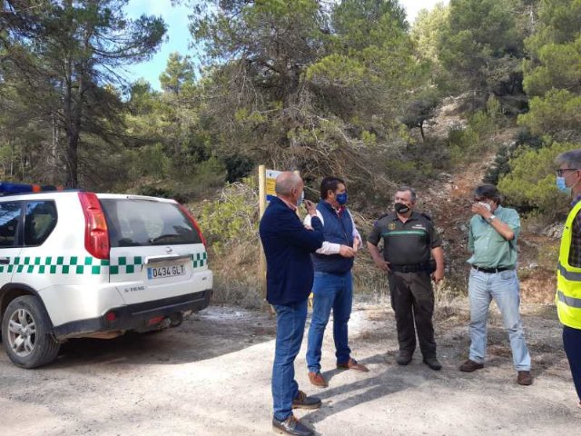 El Ayuntamiento y Medio Natural visitan las obras de mejora del camino a la garita forestal de La Selva