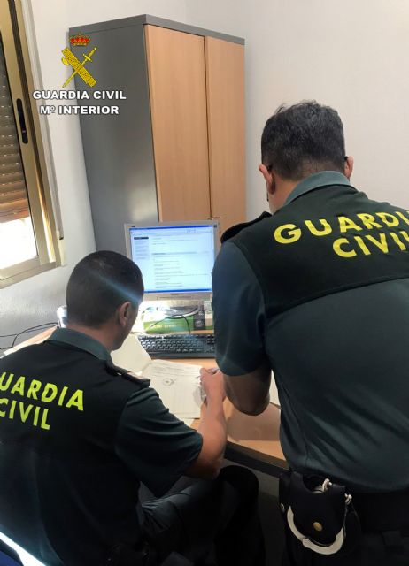 La Guardia Civil detiene a un vecino de Mula por fingir haber sufrido un atraco y estafas a su banco
