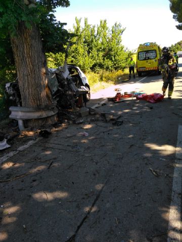 Fallece el conductor de un turismo al chocar su vehículo contra un árbol, en Mula