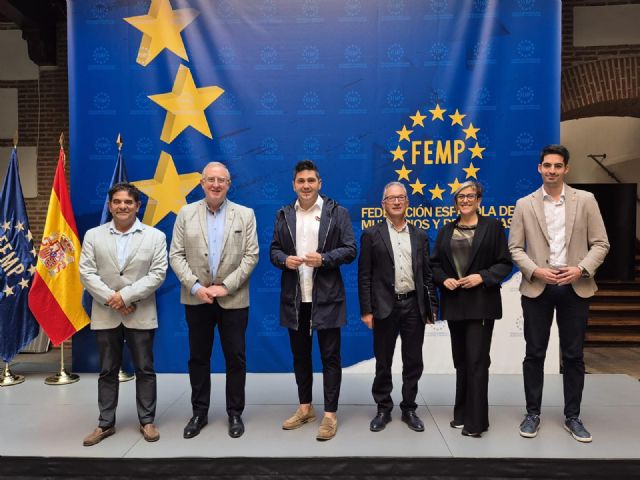 El concejal de Juventud de Mula participa en la Comisión de Consumo de la FEMP celebrada en Madrid El concejal de Juventud de Mula participa en la Comisión de Consumo de la FEMP celebrada en Madrid