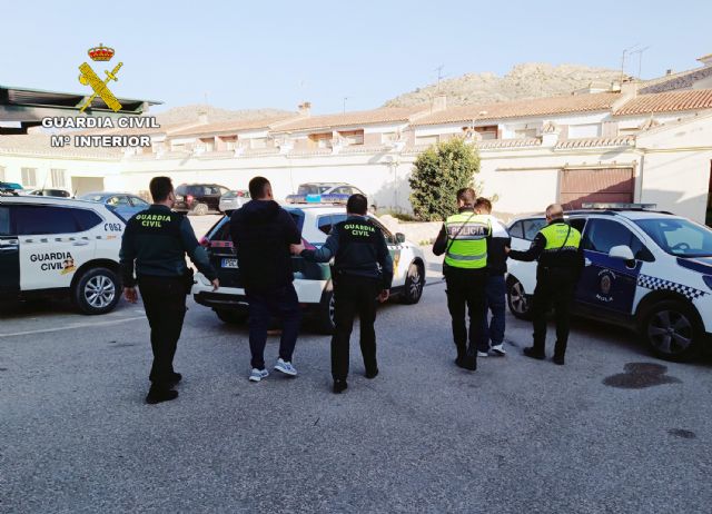 La Guardia Civil detiene a los dos presuntos autores del apuñalamiento de tres jóvenes durante la celebración de la Nochevieja en Mula