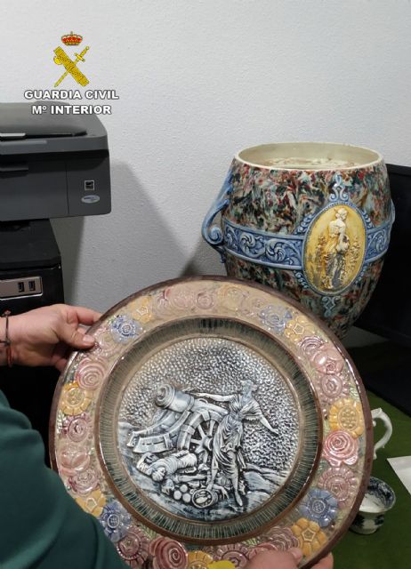 La Guardia Civil detiene a dos experimentados delincuentes por el robo de cerca de 400 piezas de porcelana de los siglos XVIII y XIX