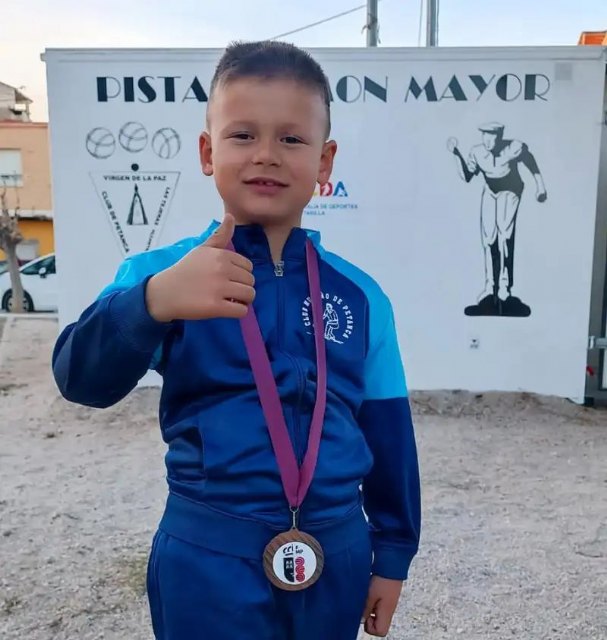 El muleño Antón Santiago gana la medalla de bronce del Campeonato Regional Individual de Petanca con sólo 6 años