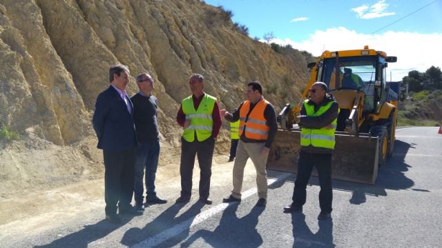 La construcción de un muro en la carretera que une La Puebla de Mula con El Niño evitará nuevos desprendimientos sobre la calzada
