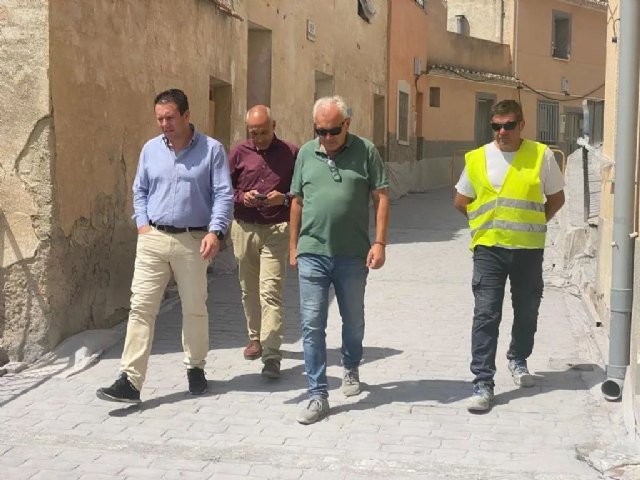 El alcalde de Mula visita las obras de la calle Fuensanta