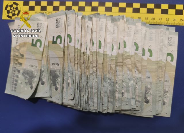 La Guardia Civil detiene en Mula a un estafador especializado en el timo del 'cambio de billetes' en comercios