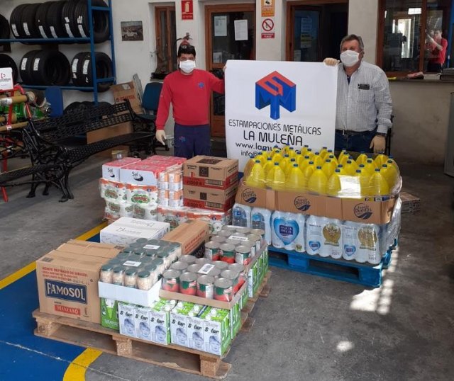 «Estampaciones metálicas la Muleña» dona varios litros de lejía y productos de primera necesidad