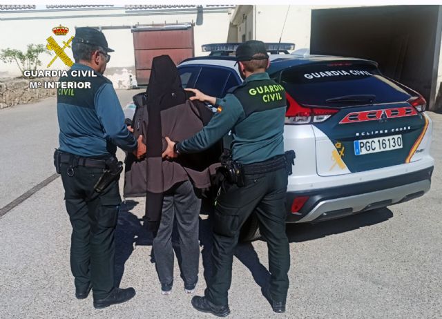 La Guardia Civil detiene a una vecina de Mula como presunta autora de tres delitos de agresión sexual y exhibicionismo ante menores de edad