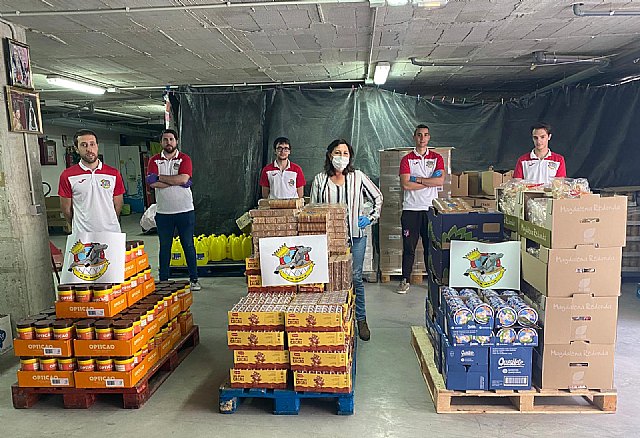 Donaciones al programa municipal de alimentos: Club Baloncesto Mula