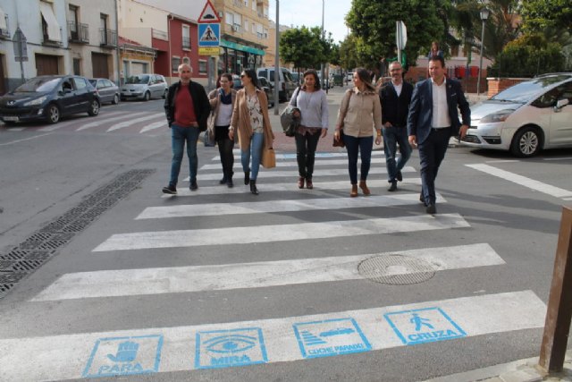 Instalación de pictogramas en los pasos de peatones para la integración de personas con discapacidad