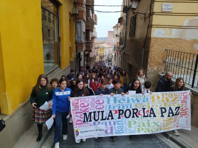 Los centros escolares de Mula salen a la calle con motivo del Día Escolar de la No Violencia y la Paz