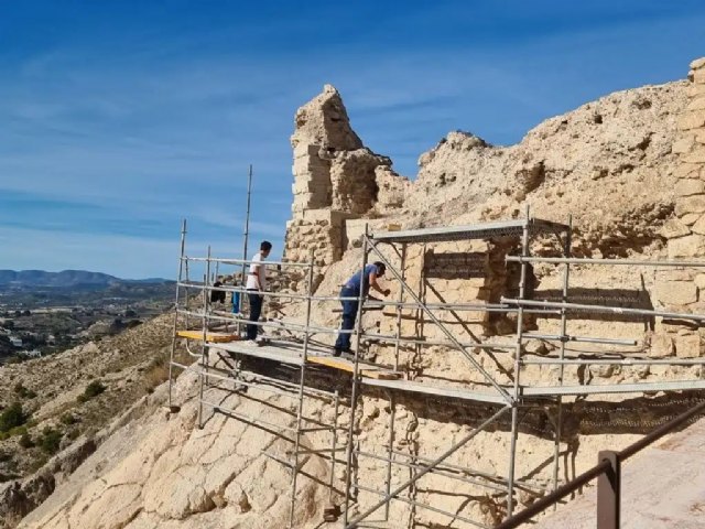 Ya están en marcha las obras de conservación de la alcazaba del Castillo de Mula